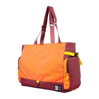 Sporta zāle un ceļojumu soma